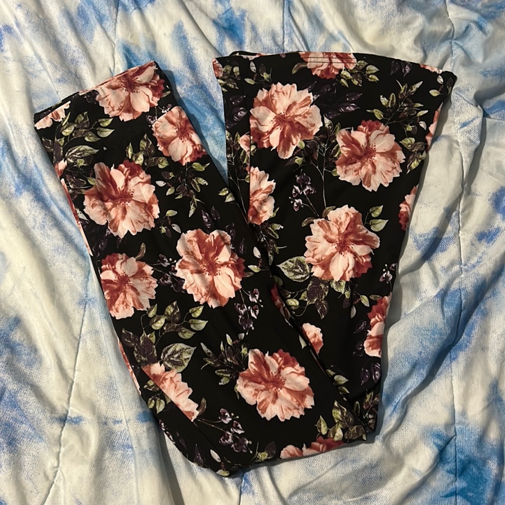 Women’s Large No Boundaries Flower High Rise Flare Leggings